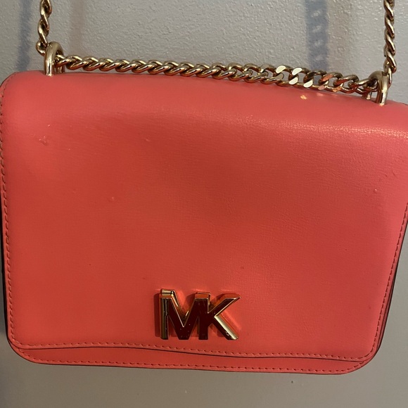 Michael‎ Kors Chain Shoulder Purse
There are some red pen marls in back pocket - Picture 2 of 7
